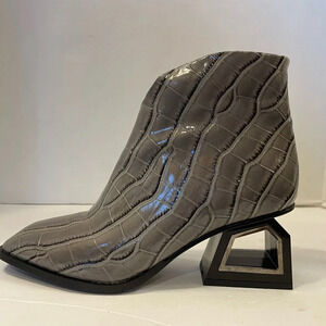 Gray Snakeskin Style Ankle Booties Boots Size 39 8 1/2
